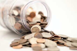 Instead of taking out a travel loan, it is recommended to plan well in advance and save along the way.