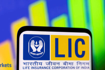 LIC pays Rs 7,324 cr to Finance Minister as dividend for FY25