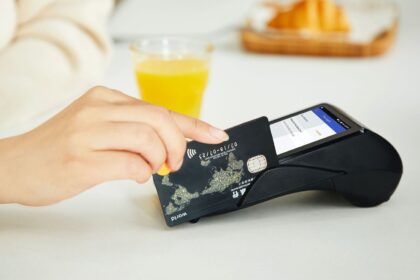 Retirees can use credit cards for rewards and financial security while managing expenses responsibly.