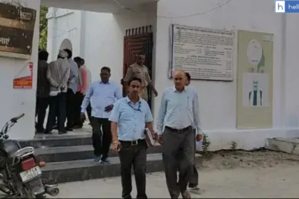 Man creates Chaos inside Central Bank in Kanpur, Misbehaves with Female Staff